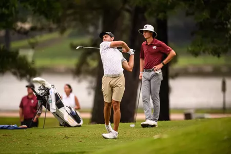 Benjamin Fernandez tee's off