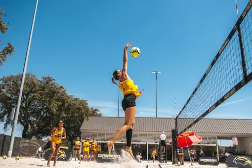 Iustina Corcoz at the net