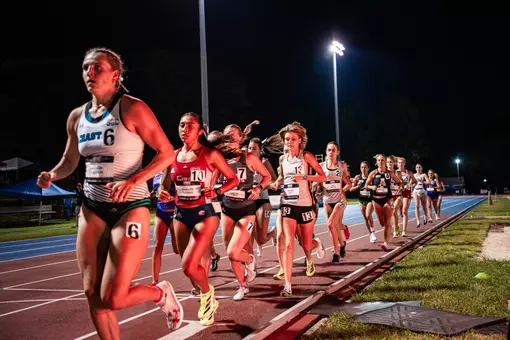 Corinne Croy looks to make her move in the women's 10,000 meters