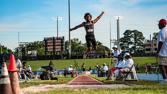 Tyler Nichols breaks the Sun Belt long jump record