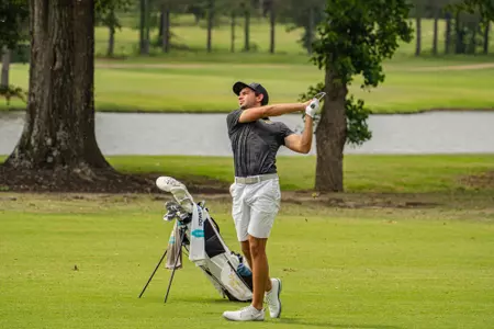 Benjamin Fernandez in his backswing