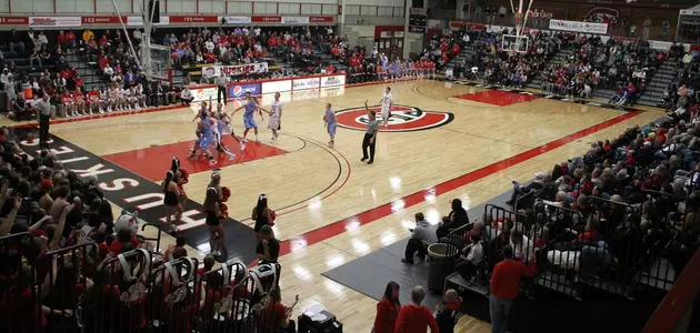 Men's Basketball, Halenbeck Hall