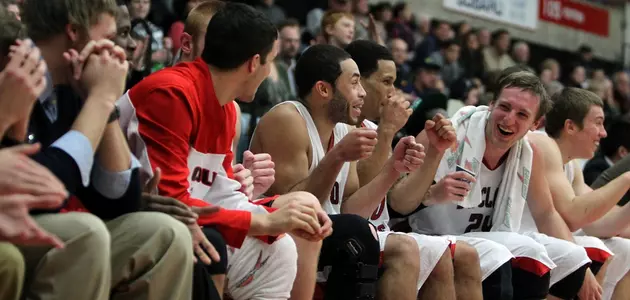 Men's basketball bench