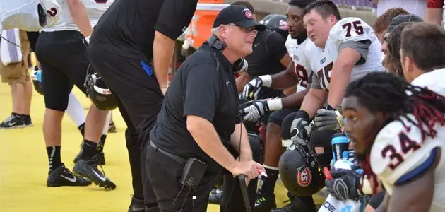 Doug Patterson, sideline huddle