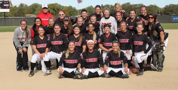 Marie Meyer and SCSU softball team