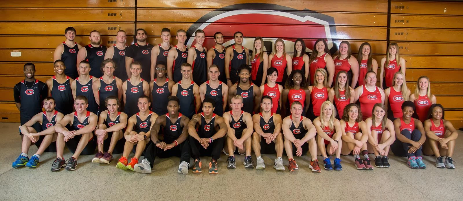 2015-16 SCSU track and field team photo