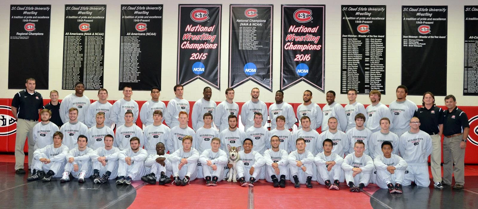 2016-17 SCSU wrestling team photo