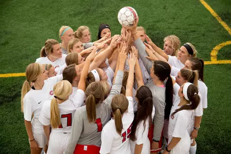 wsoccer16-huddle