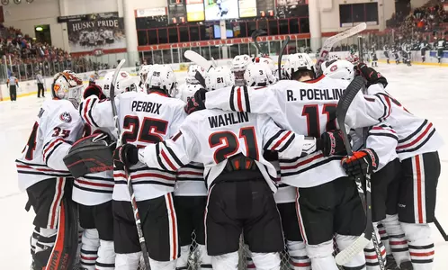 2018-19 St. Cloud State men's hockey huddle