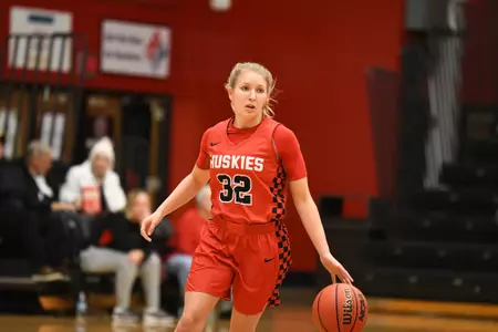 Kelsey Peschel setting up an offensive play