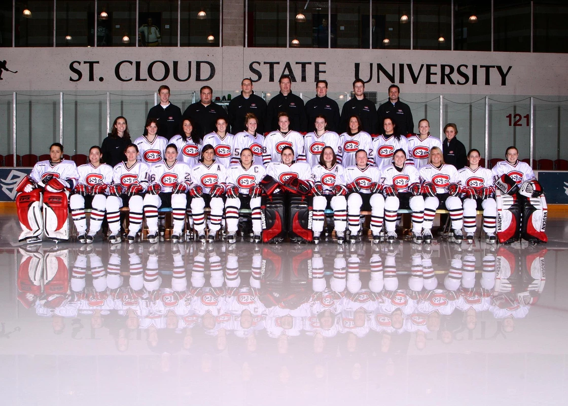 2004-05 Women's Hockey Team