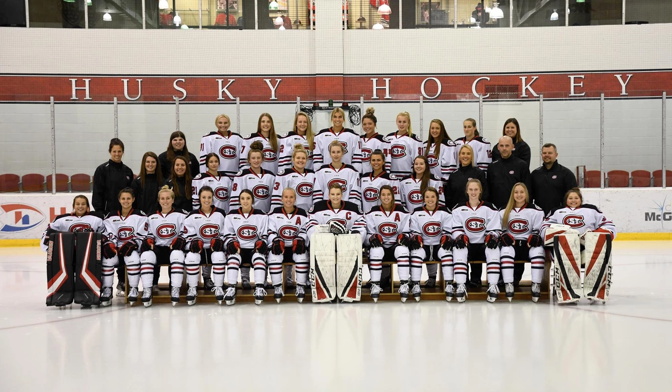 2019-20 Women's Hockey Team Photo