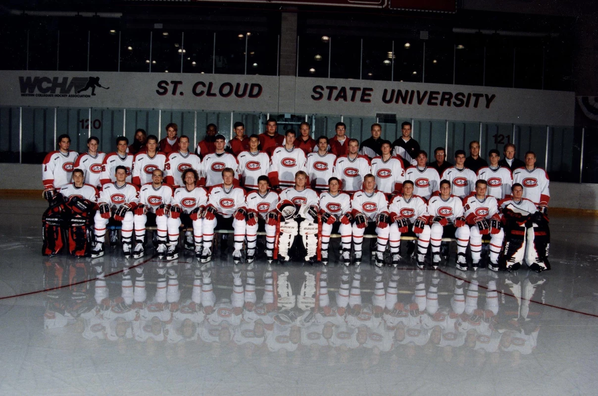 1997-98 Men's Hockey Team photo