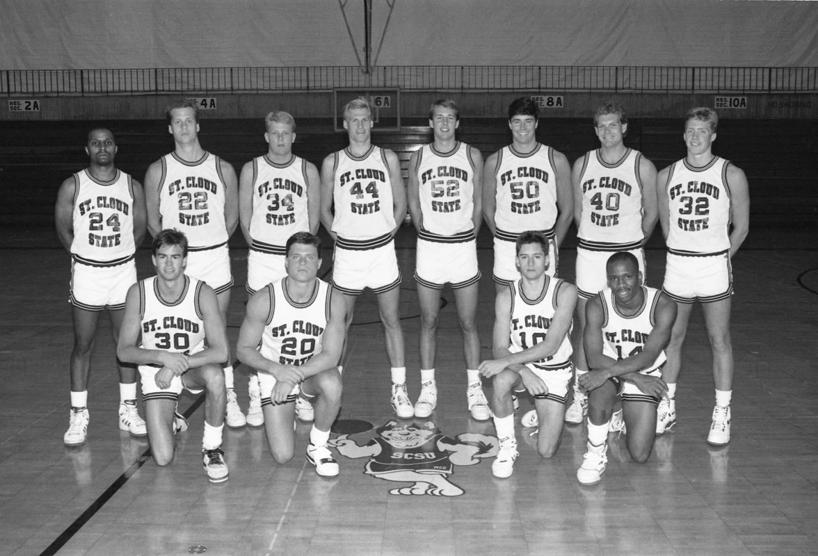 1989-90 SCSU Men's Basketball team photo