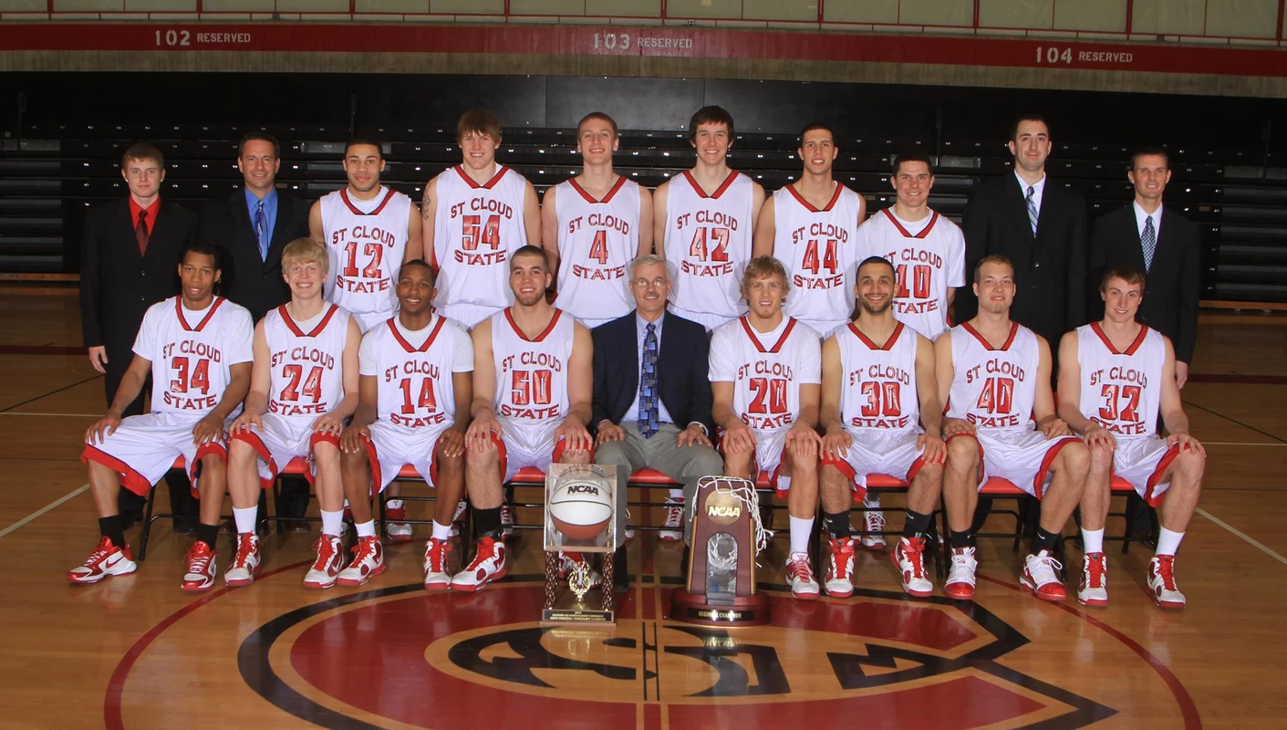 2009-10 Men's Basketball team photo