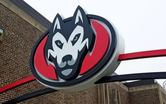 SCSU Husky Logo Front of Halenbeck