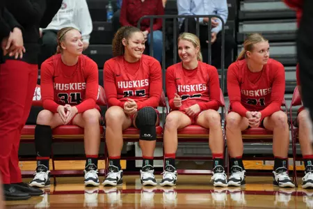Huskies Bench vs Presentation