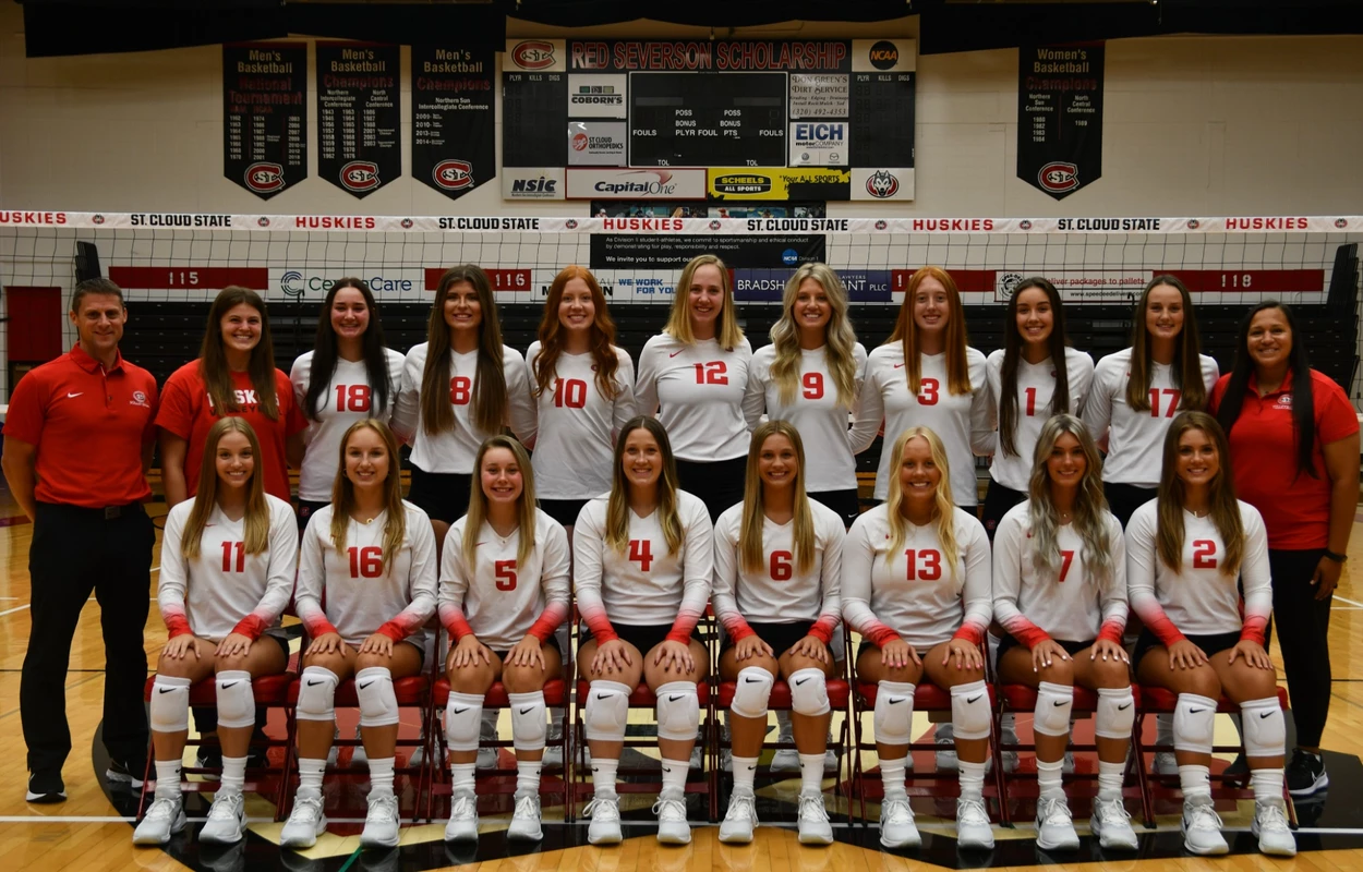2022-23 SCSU WOMEN'S VOLLEYBALL TEAM PHOTO