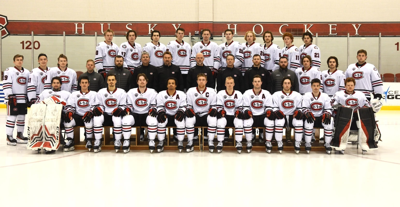 2022-23 SCSU Men's Hockey Team Photo