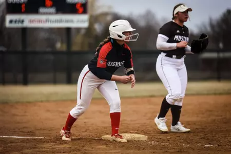 KI on base vs SMSU 2022