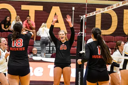 No. 8 Huskies Volleyball to Host No. 12 Bulldogs, Visit Bemidji State Image