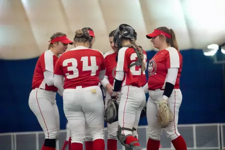 Team huddle vs. USF 2-3 | 3-21 preview