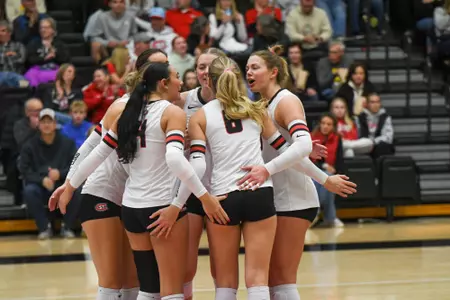 huddle celly vs. Minnesota Duluth 11-7-25