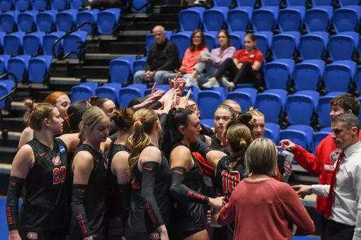 team huddle vs. Concordia-St. Paul NCAA Sweet 16/Central Region Championship 12-6-25