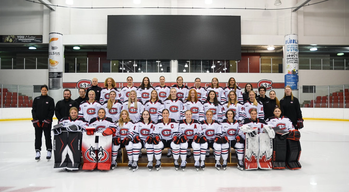 2025-26 Women's Hockey Team Photo