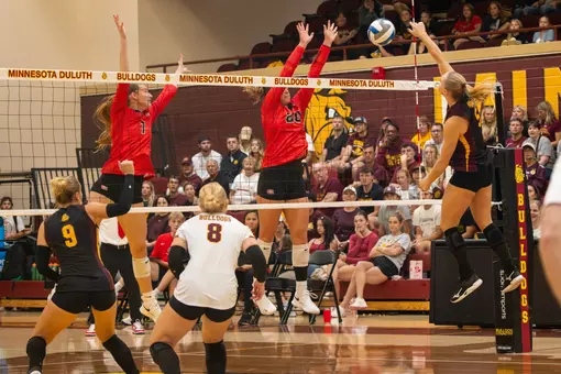 Kinsey Mohwinkle (L) and Shelby Kimm (R) @ Minnesota Duluth 10-10-26