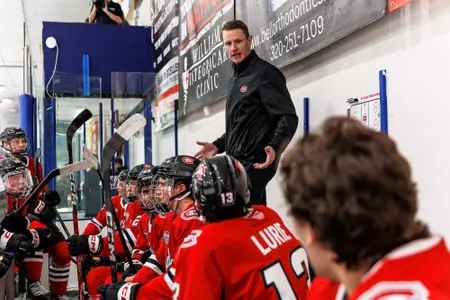 Nick Oliver bench Red/Black 2026