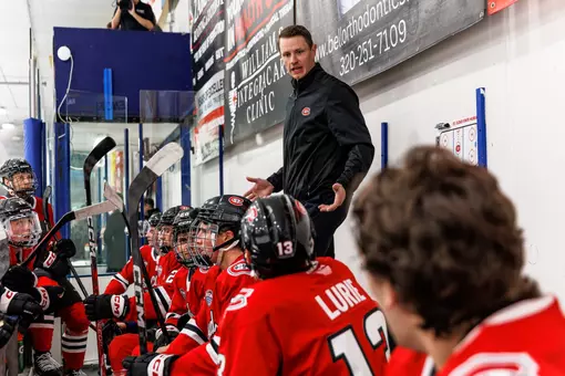 Nick Oliver bench Red/Black 2026