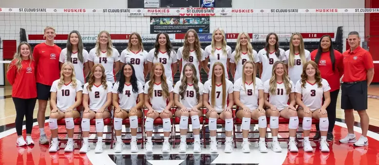 2026 Volleyball Team Photo w Staff