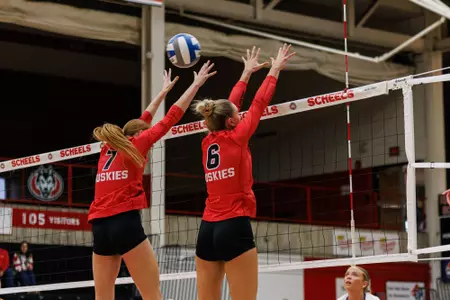 Kinsey Mohwinkle (L) and Carlie Willis (R) go up for a block vs. Minnesota State 9-24-26
