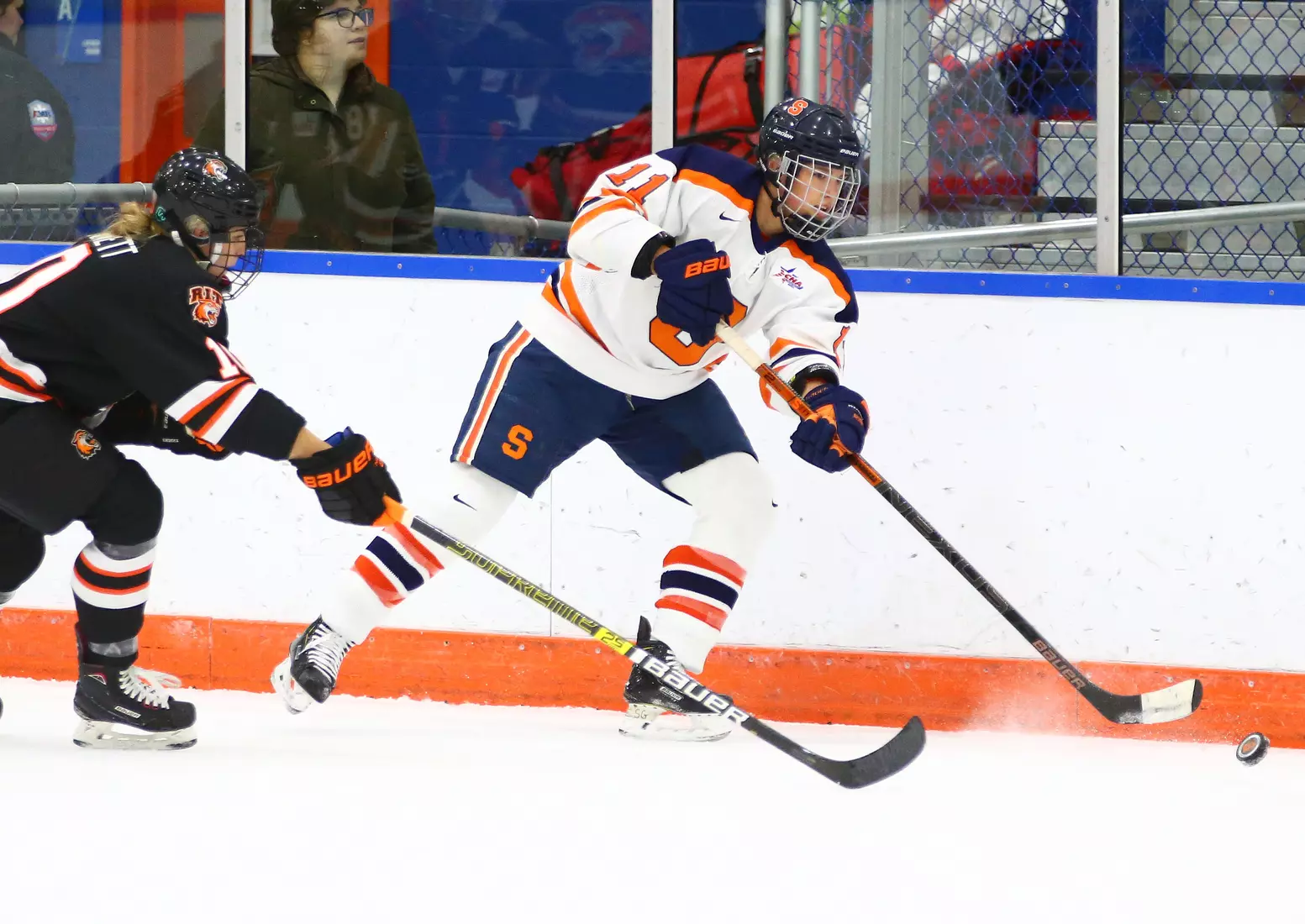 Kelli Rowswell passes.