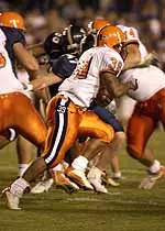 Reyes Runs SU to Victory Image