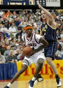 Warrick Scores 1,000th Point; SU Defeats Notre Dame, 81-70 Image