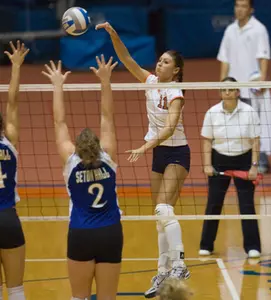Volleyball Loses To No. 7 Louisville, 3-1 Image