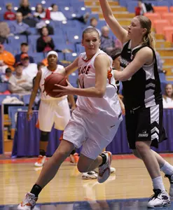 Sipaviciute Has Record-Breaking Night as Orange Routs Colgate, 92-56 Image