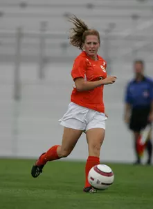 Women's Soccer Drops 3-0 Decision to UConn Image