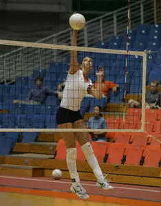 Volleyball Sweeps Georgetown, 3-0 Image