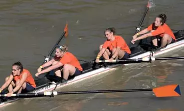 Freshmen Compete at the Head of the Fish Image