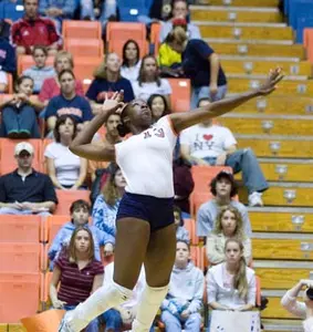 Volleyball Defeats Siena Image