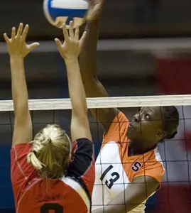 Cobbina, MacTavish Tally Double-Doubles in Five-Game Loss to Bulls Image