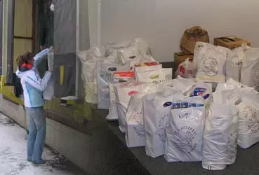 Student-Athletes Participate in Orange Miracle Food Drive Image