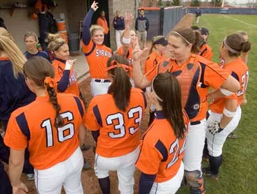 Softball Carries Three-Game Streak into Weekend Image