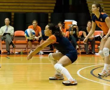 Volleyball Wins Fifth-Straight in 3-0 Victory at Siena Image