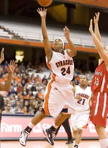 No. 22/24 Syracuse Returns to 20-Win Plateau, Bests BIG EAST foe Cincinnati, 66-56 Image