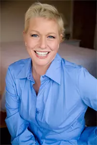 A ’85 graduate of SU’s School of Visual and Performing Arts, Emme is a vocal advocate for staying fit and healthy, while also staying true to yourself.