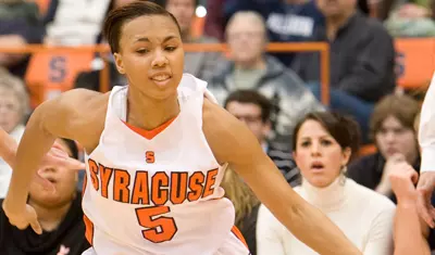 Lynnae Lampkins drives to the hoop.